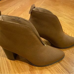 Camel colored booties size 6